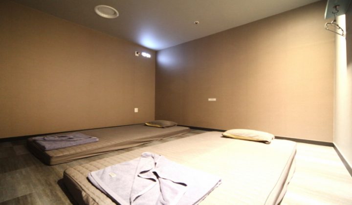 부산 남구 24시간 수면가능 킹덤아로마 (대연역) 실내 사진입니다.